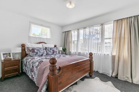 Photo of property in 15 Totaravale Drive, Totara Vale, Auckland, 0629