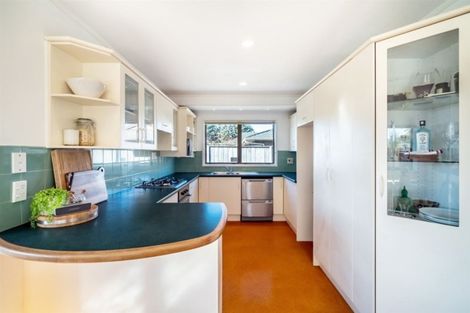 Photo of property in 10 Donzella Place, Conifer Grove, Takanini, 2112