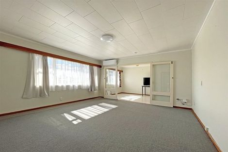 Photo of property in 75 Larnoch Road, Henderson, Auckland, 0610