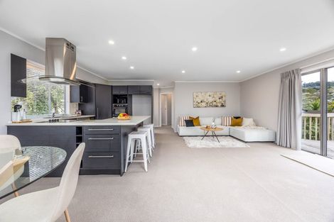 Photo of property in 37 Onedin Place, Titirangi, Auckland, 0604