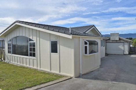 Photo of property in 68 Marine Parade, Otaki Beach, Otaki, 5512