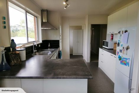 Photo of property in 12 Shaw Road, Oratia, Auckland, 0604