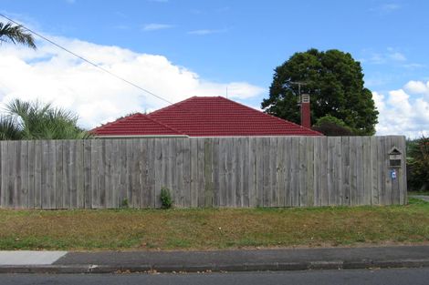Photo of property in 3 Taupo Street, Green Bay, Auckland, 0604