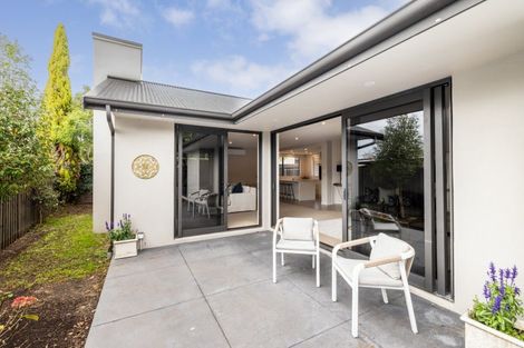 Photo of property in 9b Gillean Street, Havelock North, 4130