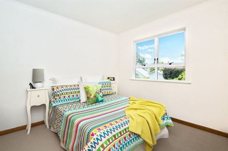 Photo of property in 9 Phillip Parade, Forrest Hill, Auckland, 0620