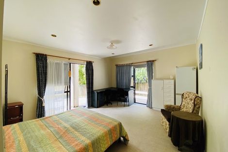 Photo of property in 211 Chelsea View Drive, Chatswood, Auckland, 0626