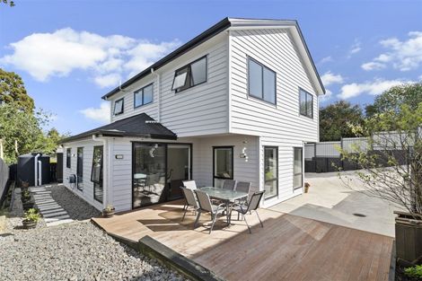 Photo of property in 7a Halcombe Place, Green Bay, Auckland, 0604