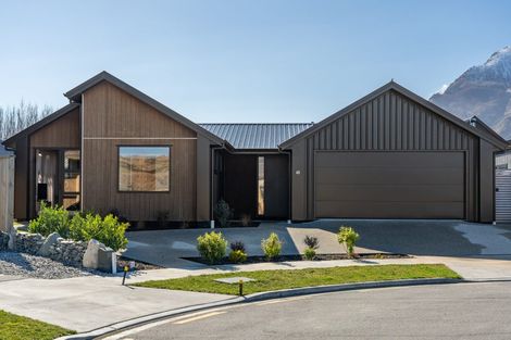 Photo of property in 40 Shelduck Road, Jacks Point, 9371