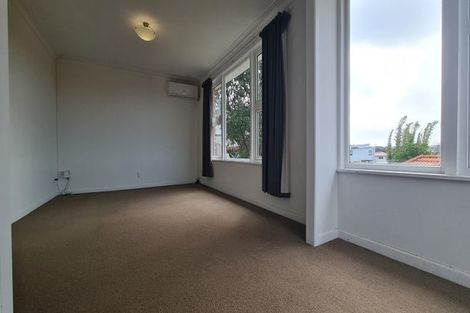 Photo of property in 44 Exmouth Road, Northcote, Auckland, 0627