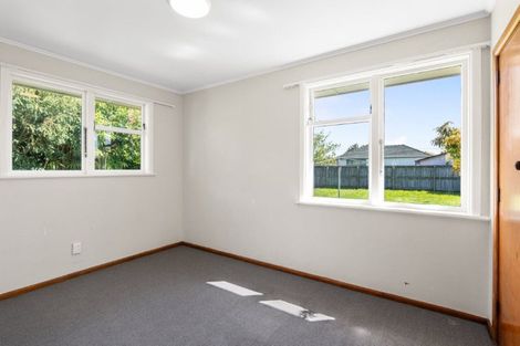 Photo of property in 21 Lambeth Crescent, Northcote, Christchurch, 8052