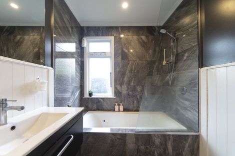 Photo of property in 36 Botanical Road, Takaro, Palmerston North, 4412