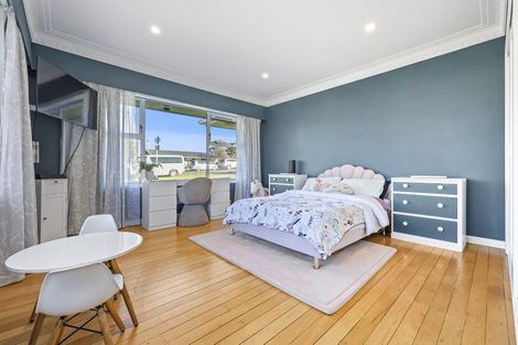 Photo of property in 73 Bradbury Road, Botany Downs, Auckland, 2010
