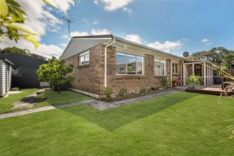 Photo of property in 37 Evanda Crescent, Conifer Grove, Takanini, 2112