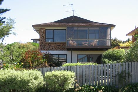 Photo of property in 2/32 Beach Road, Castor Bay, Auckland, 0620