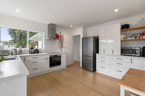 Photo of property in 3 Catherine Crescent, Paparangi, Wellington, 6037