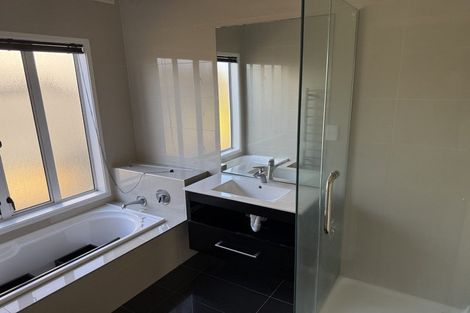 Photo of property in 17 Quedley Court, Eastern Beach, Auckland, 2012