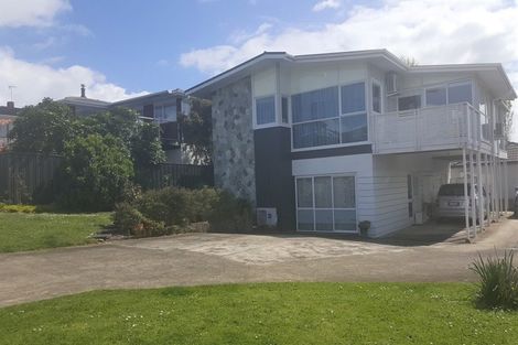 Photo of property in 132 Exmouth Road, Northcote, Auckland, 0627