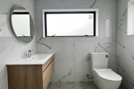 Photo of property in 105a Bond Crescent, Forrest Hill, Auckland, 0620