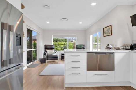 Photo of property in 21 Beachwater Drive, Papamoa Beach, Papamoa, 3118