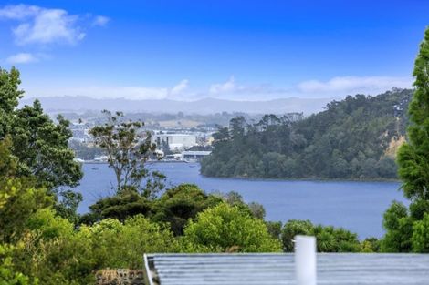 Photo of property in 1/4 Lynn Road, Bayview, Auckland, 0629