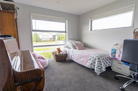 Photo of property in 12 Robalan Close, Halswell, Christchurch, 8025