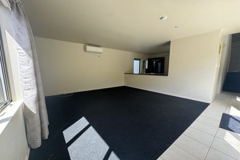 Photo of property in 2/2 Hatherlow Street, Glenfield, Auckland, 0629