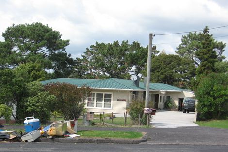 Photo of property in 27 Beaubank Road, Kelston, Auckland, 0602