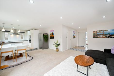 Photo of property in 5 Nirmal Place, Sunnyvale, Auckland, 0612