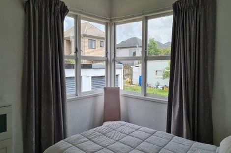 Photo of property in 2/124 Te Atatu Road, Te Atatu South, Auckland, 0610