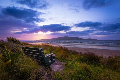 Photo of property in 115 Field Way, Waikanae Beach, Waikanae, 5036