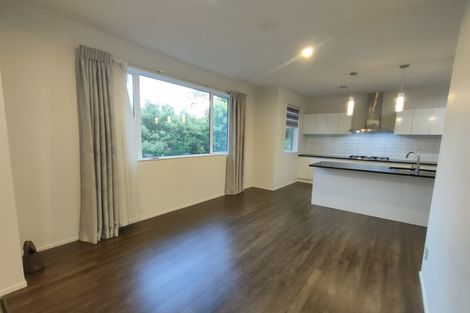 Photo of property in 6b Gossamer Drive, Pakuranga Heights, Auckland, 2010