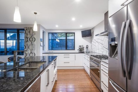 Photo of property in 14 The Fjord, Aotea, Porirua, 5024