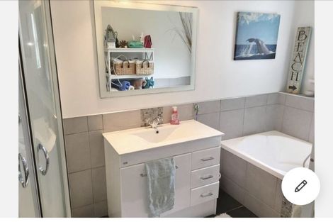 Photo of property in 17 Queen Street, Brighton, Dunedin, 9035