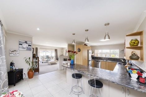 Photo of property in 11 Chestnut Close, Kelvin Grove, Palmerston North, 4414