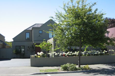 Photo of property in 25 Aikmans Road, Merivale, Christchurch, 8014