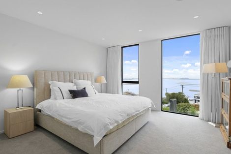 Photo of property in 32 Mount Pleasant Road, Mount Pleasant, Christchurch, 8081