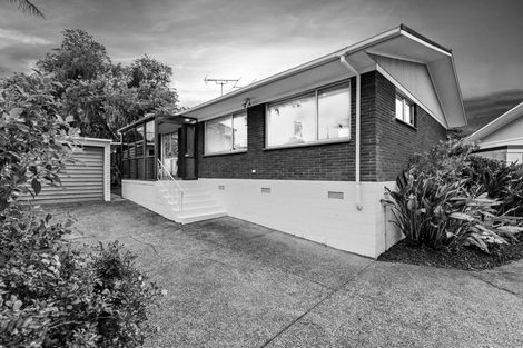 Photo of property in 2/7 Ian Place, Glendene, Auckland, 0602