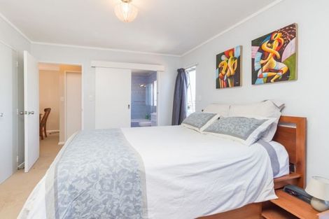 Photo of property in 2/6 Sandgate Avenue, Botany Downs, Auckland, 2010