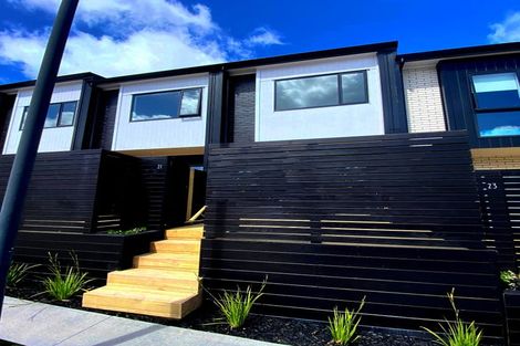 Photo of property in 21 Meg Lane, Glen Eden, 0602