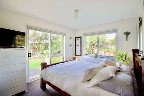 Photo of property in 6 Pahi Place, West Harbour, Auckland, 0618