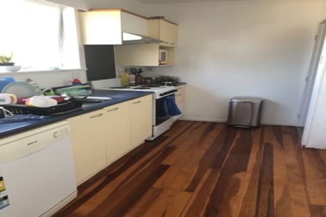 Photo of property in 8 Cheryl Place, Hillcrest, Auckland, 0627