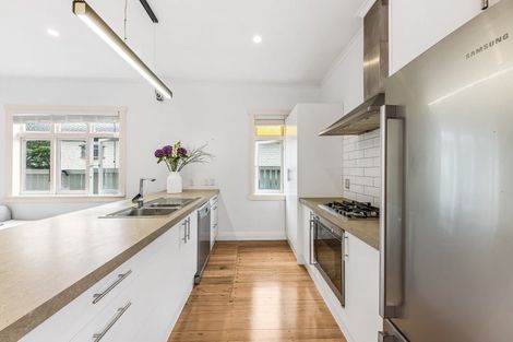 Photo of property in 2/42 Walmer Road, Point Chevalier, Auckland, 1022