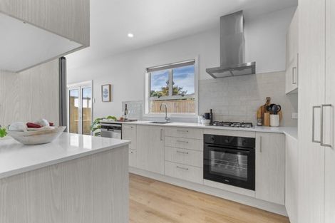 Photo of property in 60 Wallath Road, Westown, New Plymouth, 4310