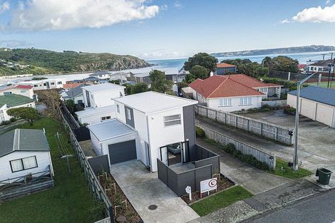 Photo of property in 24a Main Road, Titahi Bay, Porirua, 5022