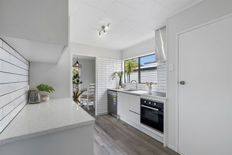 Photo of property in 70 Hutchinsons Road, Bucklands Beach, Auckland, 2014