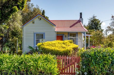 Photo of property in 17 Cambridge Road, Martinborough, 5711