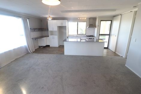 Photo of property in 9 Elizabeth Drive, West Harbour, Auckland, 0618