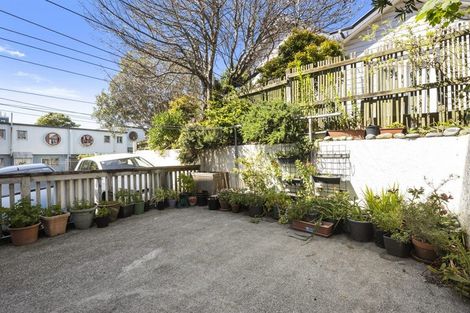 Photo of property in Winslow Apartments, 5/2 Ohiro Road, Aro Valley, Wellington, 6021