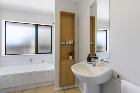 Photo of property in 19 Old Park Place, Takanini, 2112