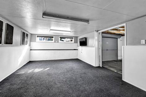 Photo of property in 402 South Road, Hawera, 4674